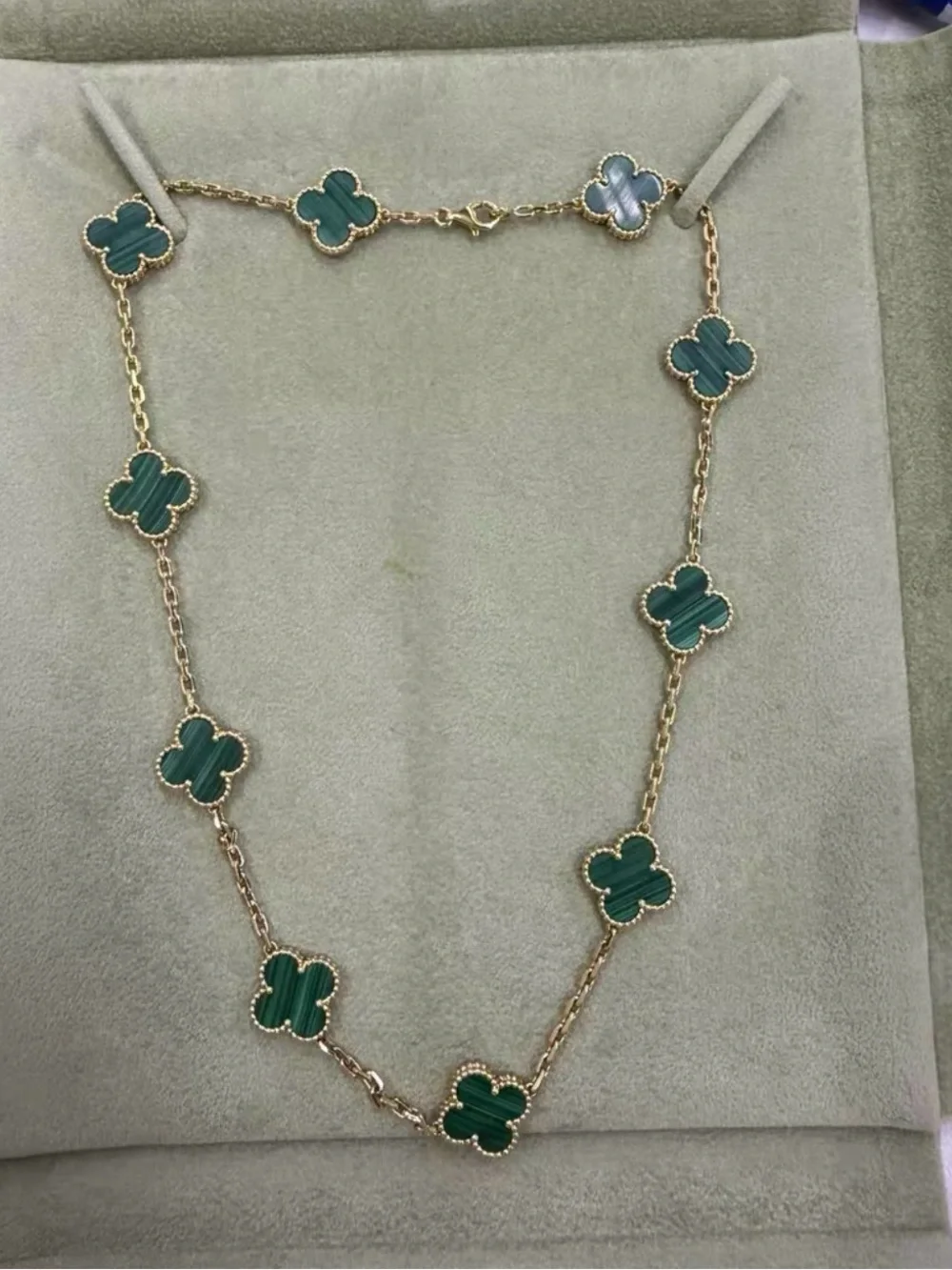 Van Cleef & Arpels Gold Chain Necklace with Forest Green Alhambra Motifs